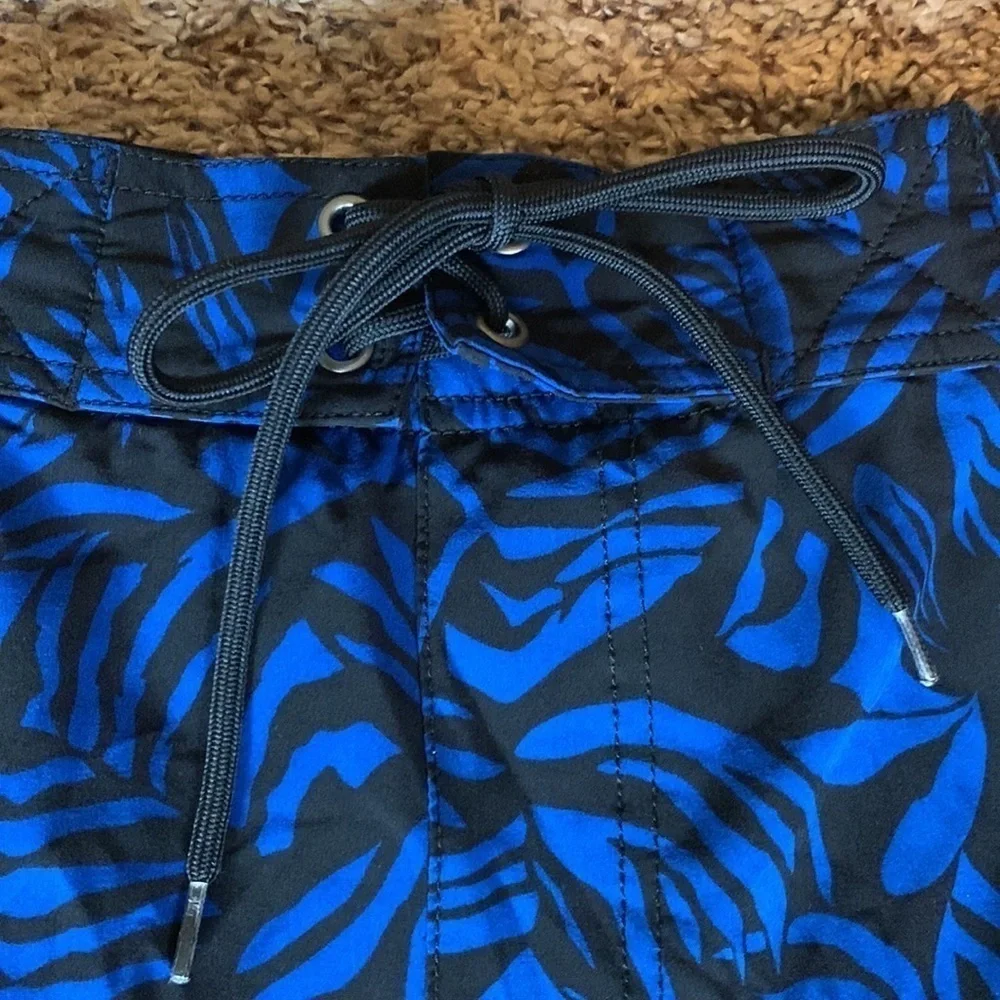 Coolibar Island swim trunks Blue and black print Size XXL UPF 50+